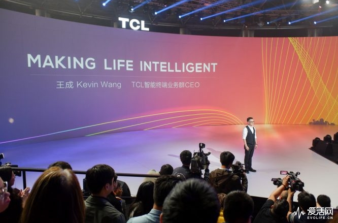 左手冰洗右手8K电视 TCL X10系列渗透到你生活中的