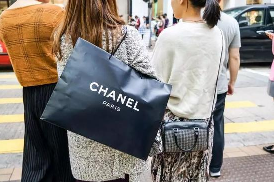 中国成国际奢侈品行业福地 千禧一代成消费主力