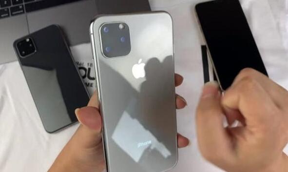 华强北iPhone11上线 “东拼西凑”的模仿品让网友