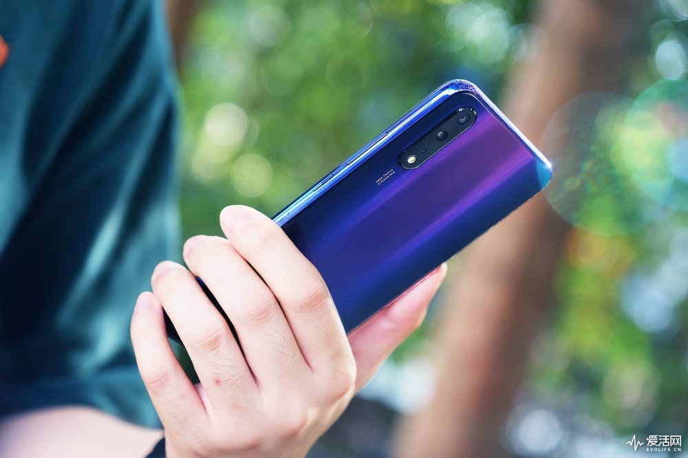  vivo Z5评测：屡试不爽的性价比套路 成功屠戮市