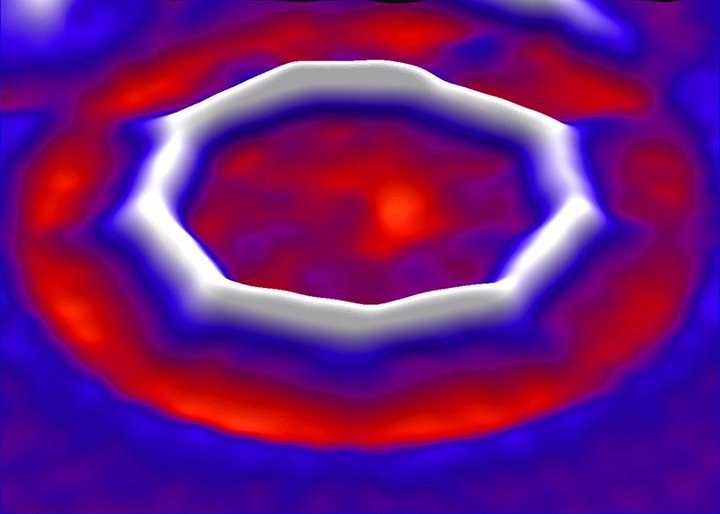 科学家首次合成纯碳环形分子 分子级晶体管跨出