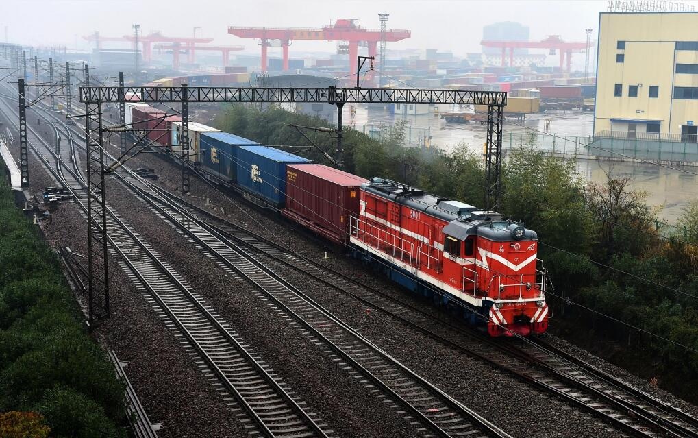 铁路货运飘红助推经济稳步发展