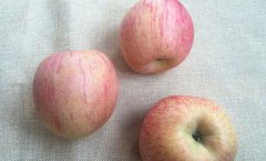 吃苹果的时候不要啃苹果核，这是因为苹果核含