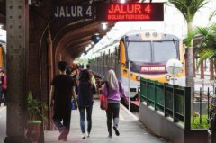首批钢轨运抵印尼，雅万高铁迈出坚实一步