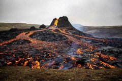 汤加火山爆发威力约千颗原子弹 日本人看着瑟瑟