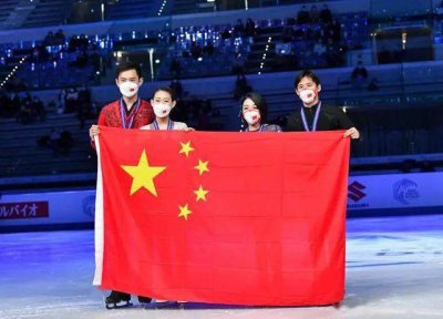 中国首枚冬奥会双人滑      ，是由哪对花滑情侣