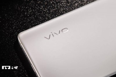 爆料称vivo旗下首款折叠屏手机X Flod下月发布 内部