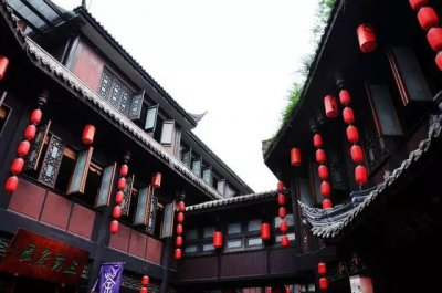 锦官城是哪个城市 杜甫名句晓看红湿处