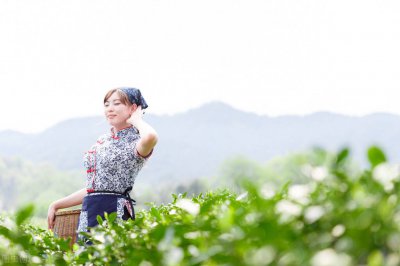 让青春之花在希望之田竞相绽放