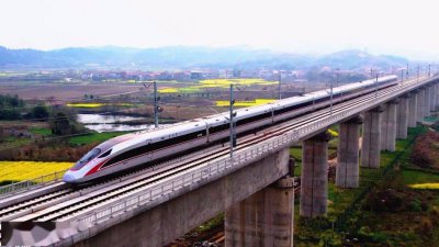 中兰铁路正式铺轨！