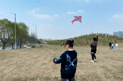 小鸡宝宝考考你我国古代有清明放风筝的习俗,