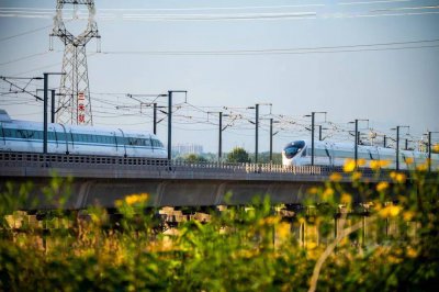 搭乘慢火车，感受秦巴山区别样风光