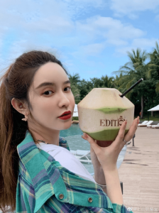 张大奕辟谣已与蒋凡结婚 微博发布律师声明