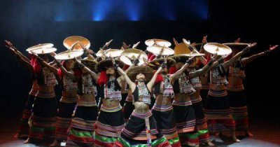 杨丽萍含泪谈解散云南映象团队 原因只有一个