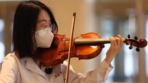 上海瑞金医院：钢琴志愿者回来了，悠扬的琴声回来了-图3