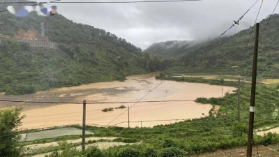 云南丘北暴雨5分钟内洪水漫窗 监控记录下全程