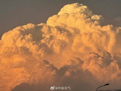 北京天空出现巨大积雨云 这等美景是冷涡的馈赠