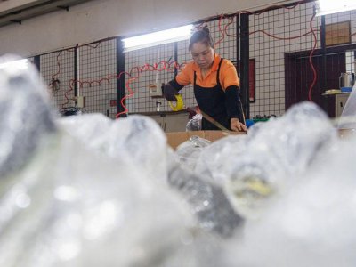 中国外贸老板打响订单保卫战 和客户不谈“利润