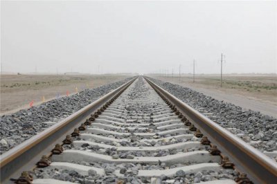 拉林铁路是幸福路也是团结路