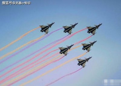 飞机飞过天空有时会留下一道白烟这其实是 蚂蚁