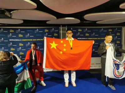 浙江选手刮腻子刮成世界冠军 误差不超1毫米