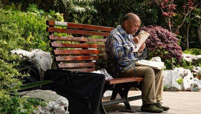中国老年人口中空巢老人占比过半 部分大城市和