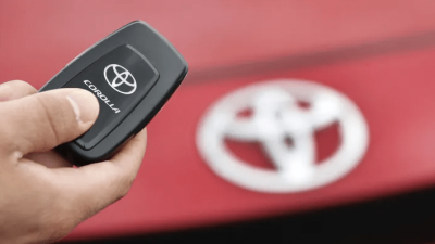 丰田宣布暂时只向客户提供一把智能车钥匙