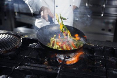 “上门做饭”夺走谁的饭碗？