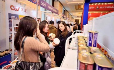 板块大涨！餐饮业复苏加速度 行业人士持谨慎乐