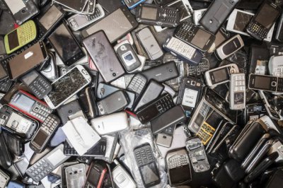 全国每年约4亿部废弃手机大多在抽屉发霉 处理手