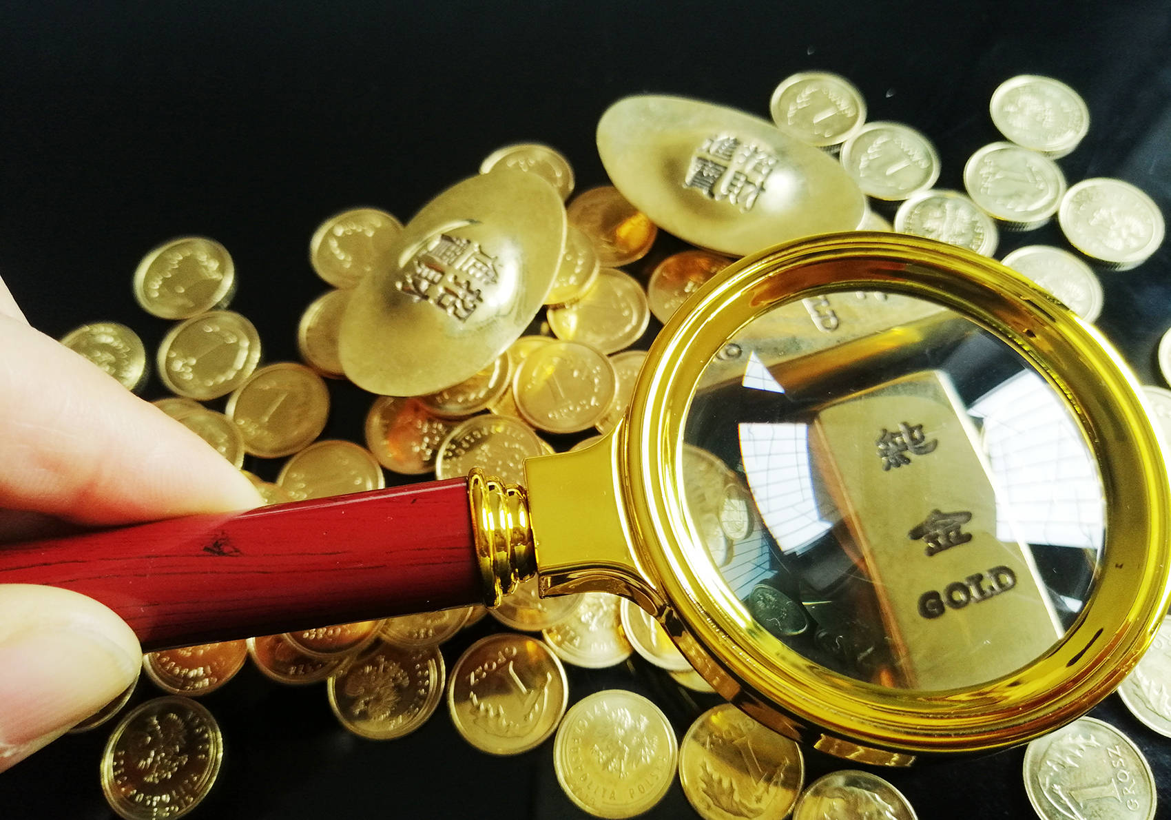 黄金价格一路「狂飙」，如何看待当前黄金市场？目前黄金是否还值得入手？ - 知乎