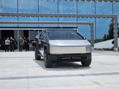 特斯拉Cybertruck皮卡车预订量已超196万辆：定金都