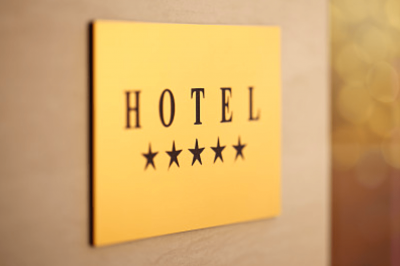 盈利!酒店业“狂飙”的上半年 净利润“双增”