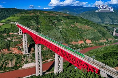 中老铁路：带中国走向中国世界新高度
