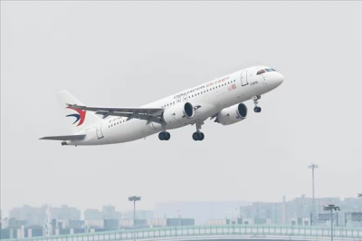 我国第三架C919大型客机交付东航！