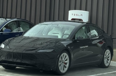 首搭赛车同款运动座椅：特斯拉 Model 3高性能版谍