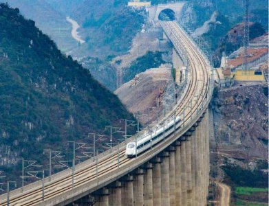 杭衢铁路与衢九铁路接轨，打造区域发展新引擎