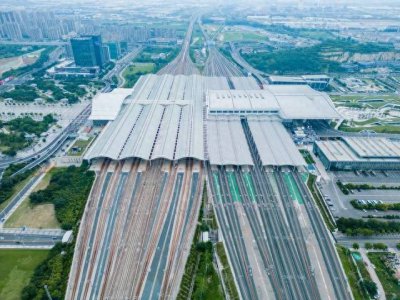 最是一年春光好，植树添绿正当时——和若铁路