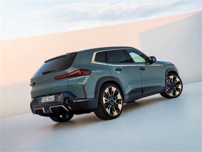 宝马最强插电混动SUV XM 50e官宣降价：下调12.1%、