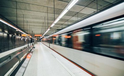 中老铁路国内段大规模钢轨打磨顺利完成，提升