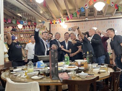 黄仁勋台北宴请行业大佬：总身价1.5万亿 人均消