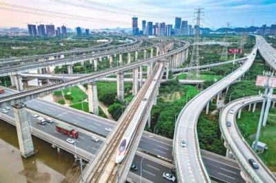 如通苏湖城际铁路关键节点突破：转体桥成功合