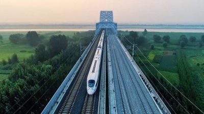 盘兴铁路北环线特大桥悬臂现浇连续梁合龙，高