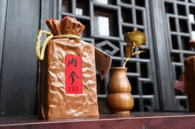 酒鬼酒2024上半年净利骤降七成：酒商受困库存，