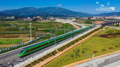 中老铁路传递友谊，两国青年携手共进
