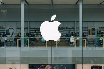电子巨头苹果股价下跌2.6% 在中国发起iPhone促销
