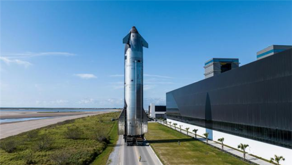 SpaceX星舰S34运抵发射场 第八次飞行测试明日开启