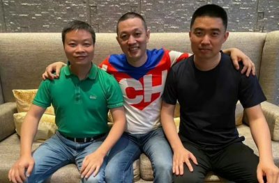 新能源三巨头再聚首，李斌李想何