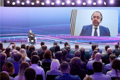 诺贝尔经济学奖得主与奥斯卡导演齐聚莫斯科 —