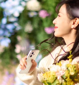 田曦薇代言！vivo S50真机偷跑：圆角